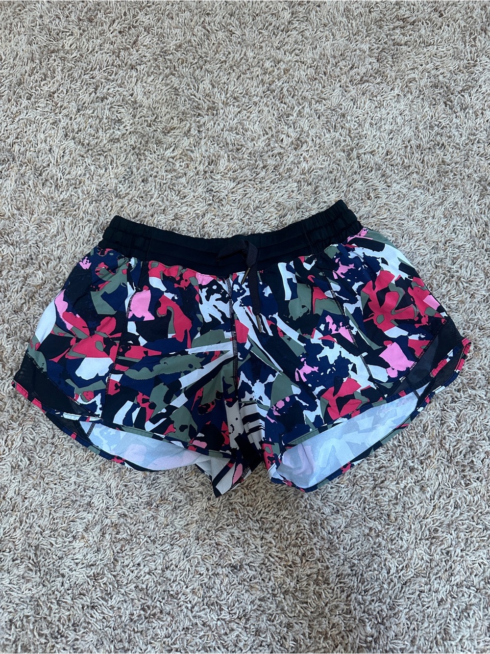 Lululemon Hotty Hot Shorts Pop Cut Boom Juice sz 8